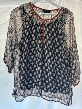 Flowy Sheer 3/4 Sleeve Length Blouse